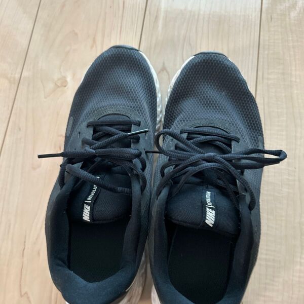 NIKE BQ3204-002(1242)REVOLUTION 5(レボリューション5)スニーカー ナイキ