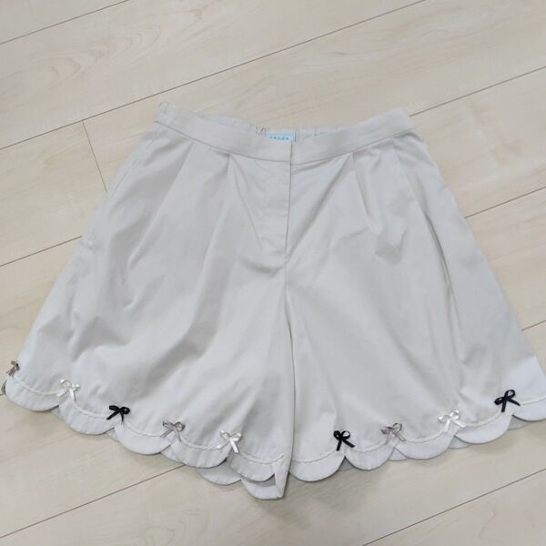 美品 トッカ 裾スカラップ リボン ショートパンツ 160