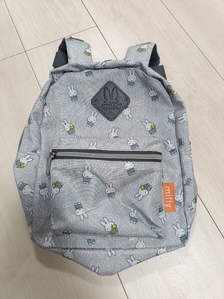 【美品】【ミッフィー】 リュック ベビー キッズ バックパック 遠足 通園 ズレ落ち防止ベルト付き ファスナー開閉 ポケット付き
