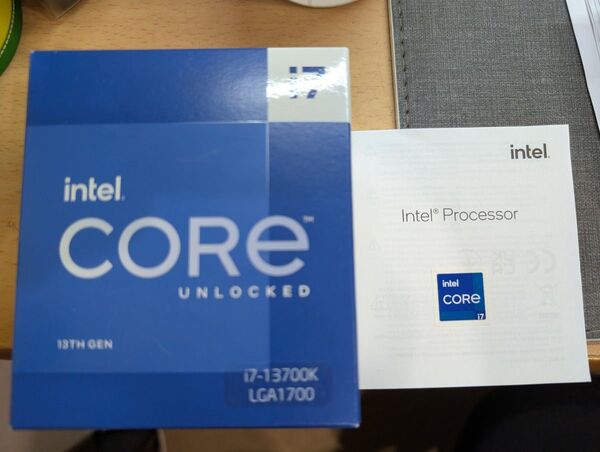Intel Core i7-13700K BOX プロセッサー インテル