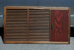前1　美品　木製　ブラインド型　はめ込み装飾板　1272x688x30ミリ　開き戸付(604x332)