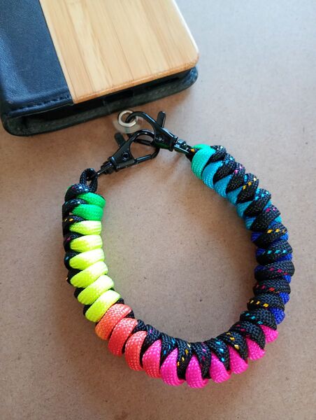 ハンドメイド スマホストラップ パラコード マクラメ ハンドストラップ キーホルダー