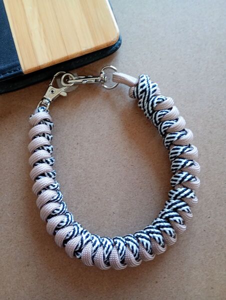 ハンドメイド スマホストラップ パラコード マクラメ ハンドストラップ キーホルダー