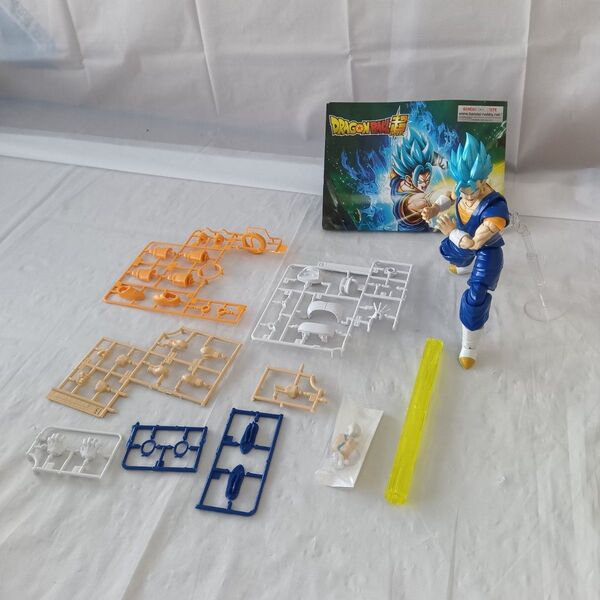 ジャンク完成品プラモデル ベジット フィギュアライズスタンダード 超サイヤ人ゴッド超サイヤ人ベジット パーツ取り用 ドラゴンボール