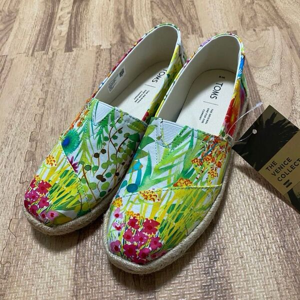 TOMS シューズ 靴 W7 マルチカラー 新品 未使用