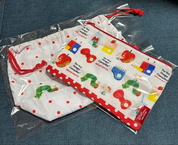 ハローキティ&はらぺこあおむしコラボ商品 スクエアポーチLと巾着A2点セット