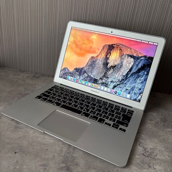 Apple MacBook Air 13-inch Core i5/128GB/8GB