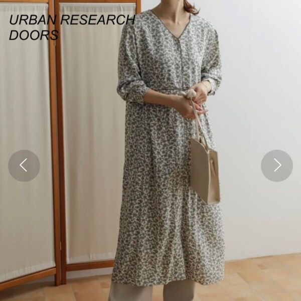 URBAN RESEARCH DOORS フラワープリントパイピングワンピース
