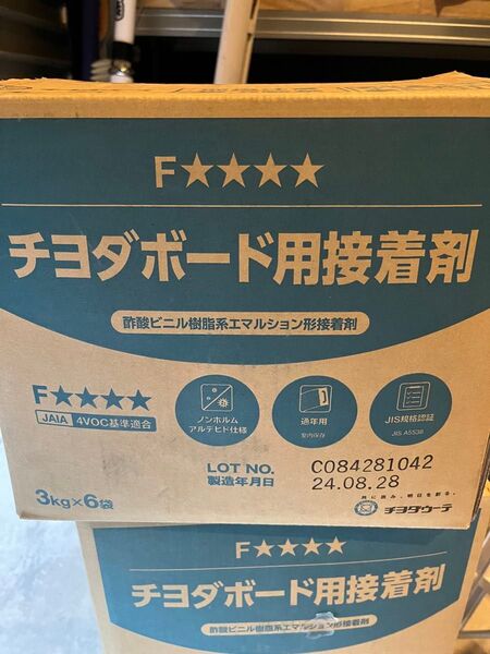チヨダボード用接着剤の3kg×6袋