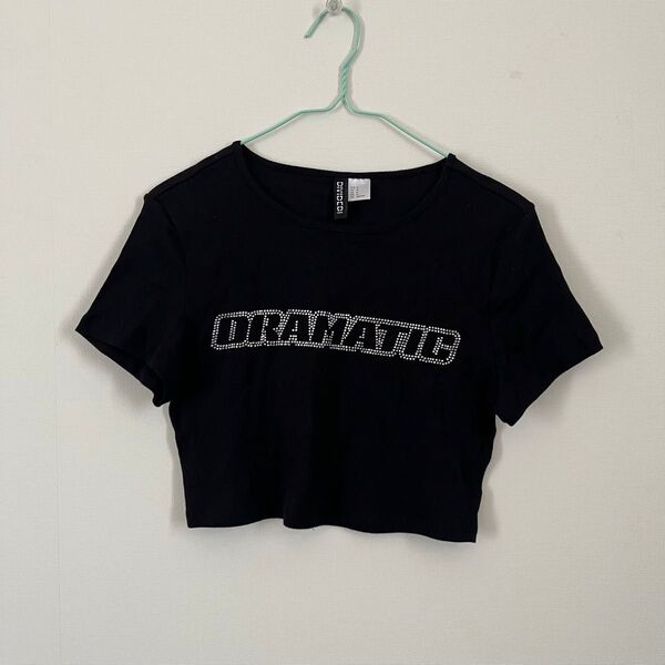 DRAMATIC ラインストーンロゴ クロップドTシャツ 黒 半袖 ミニ丈 カットソー ブラック M