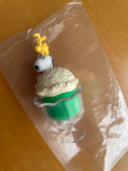 タカラトミーアーツ PEANUTS Yummy!スイーツマスコット スヌーピーとウッドストック(メロンソーダ)ガチャ カプセルトイ