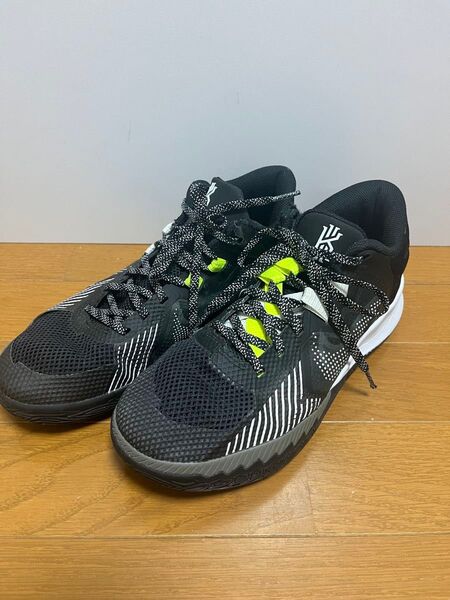 NIKE バッシュ kyrie flytrap 5 BLACK/White NIKE