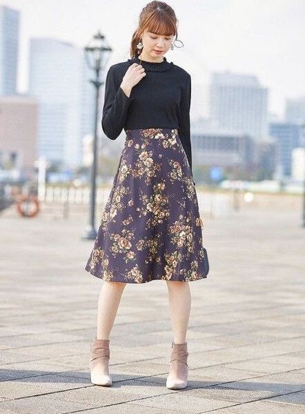 tocco closet 優しいけど甘すぎないリブニットソーメフラワープリントドッキングワンピース ブラック パール