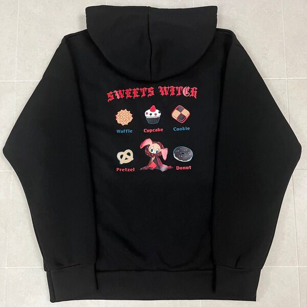魔法少女まどか☆マギカ アクリルキーホルダー付き プルパーカー ドン・キホーテ限定 コラボ べべ お菓子の魔女 ブラック Mサイズ