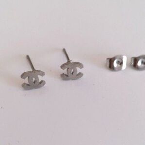 ヴィンテージボタン シャネル シルバーミニピアス