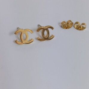 ヴィンテージボタン シャネル ゴールド ピアス
