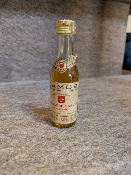 CAMUS グランマルキ コニャック ミニボトル 古酒 40度 30mlラベル劣化、ボトル汚れ