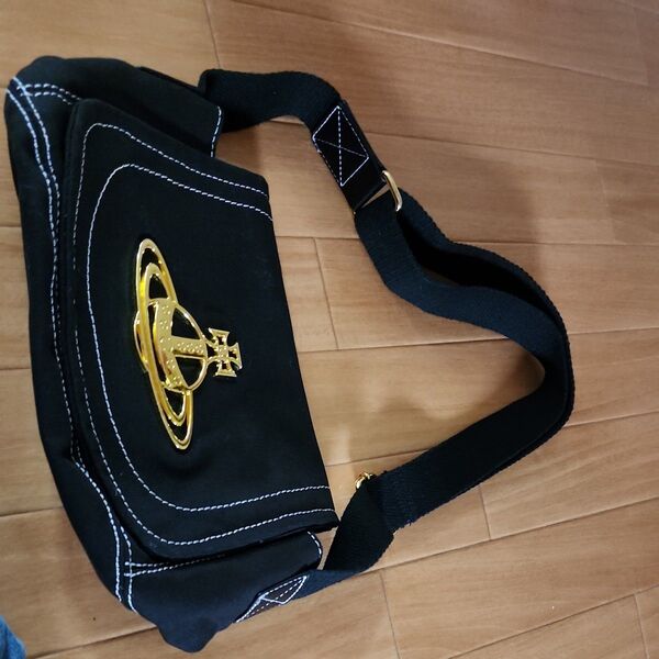 Vivienne Westwood ショルダーバッグ オーブ ブラック。廃盤品。一度だけ使用しました。