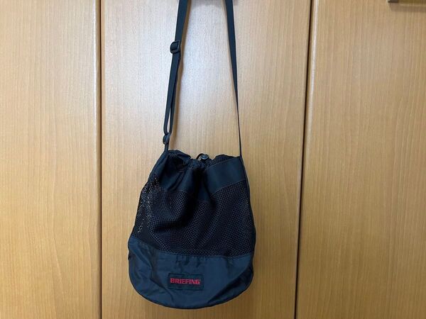 美品 BRIEFING ドローストリングバッグ メッシュ 巾着 ブリーフィング サコッシュ ハンドバッグ ショルダーバッグ