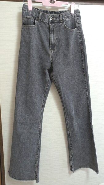 しまむら 新品未使用品 フレアデニムパンツ ブラックデニム フレアパンツ ジーンズ