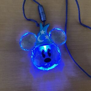 【電池交換済み】ミッキーマウス 光るペンダント ファンタジア 魔法使いの弟子 / 東京ディズニーリゾート