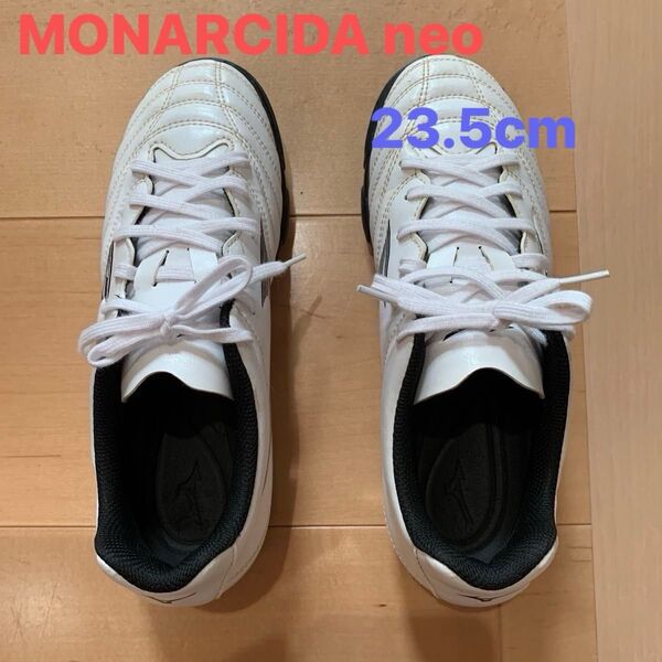 ミズノ トレーニングシューズ MONARCIDA neo ホワイト 23.5cm 中古(名前塗りつぶしあり)