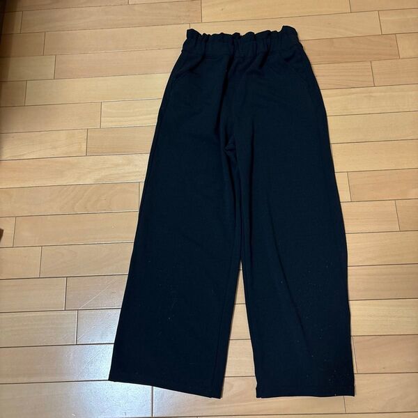 160センチ 黒ズボン