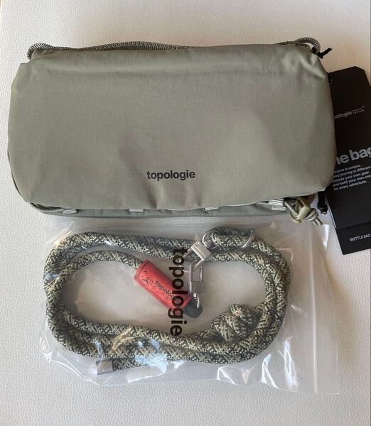 (新品未使用)topologie ボトルサコッシュストラップ付き