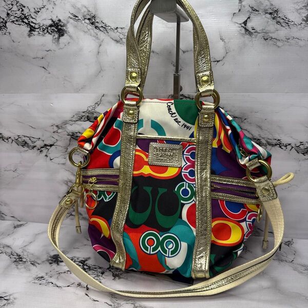 (美品)大人気、コーチ、2wayバッグ、人気色、マルチカラー、金色、高級感有、シグネチャー、ハンドバッグ、COACH、高級感