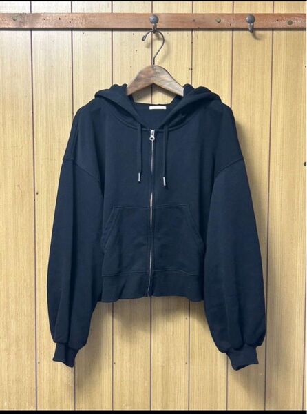 GU クロップドスウェットフルジップパーカー
