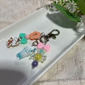 ハンドメイド キーホルダー チャーム スイーツだいすきウサちゃん