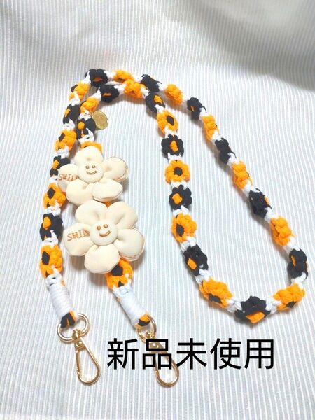 【新品未使用】お花とニコちゃん 韓国風 スマホ ストラップ マクラメ
