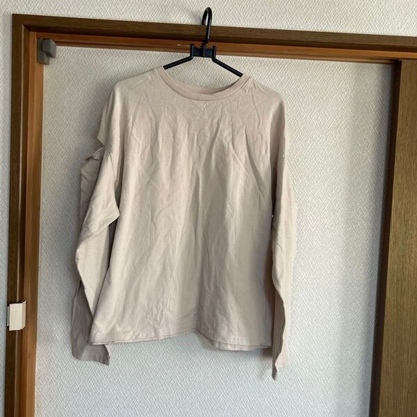 ベージュ ロンT カットソー トップス 長袖 スリット
