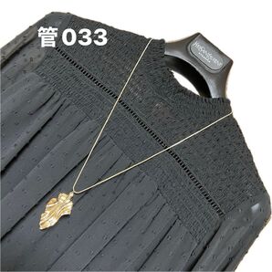 管033 葉っぱのようなペンダントトップのスクリューチェーンネックレス 内径約71cm
