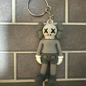 ★新品★KAWS カウズ キーホルダー