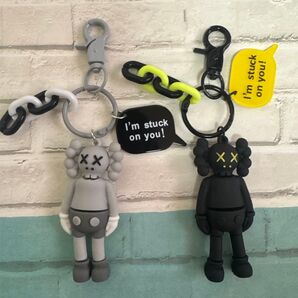 ★新品★KAWS カウズ キーホルダー 2個セット
