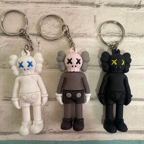 ★新品★KAWS カウズ キーホルダー 3個セット