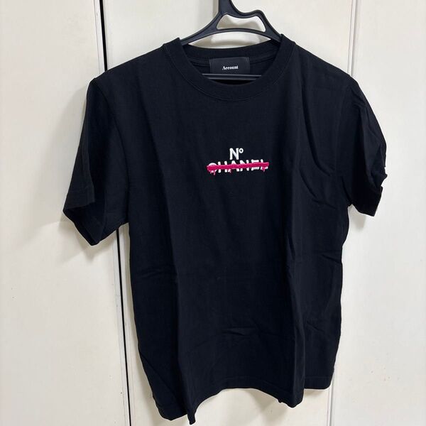 CHANELロゴパロディTシャツユニセックス