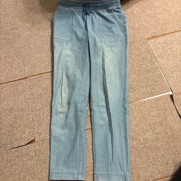 ユニクロUNIQLOデニムジャージーテーパードパンツ★デニムパンツ Sサイズ