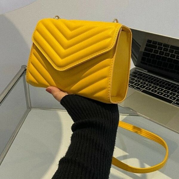 ミニシェブロンキルト フラップ スクエアバッグ イエロー 黄色 バッグ ショルダーバッグ POPカラー お洒落19822