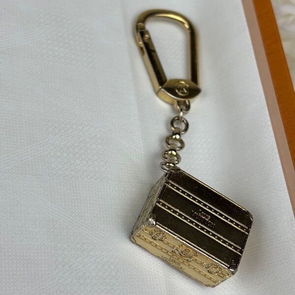 LOUIS VUITTON ルイヴィトン キーホルダー トランク ゴールド系 M66458 バッグチャーム キーケース