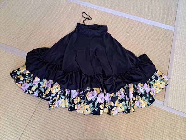 フラメンコ花柄ロングスカート 黒 フリル 子供用Lサイズ