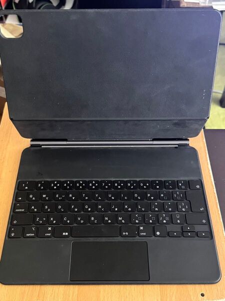 中古のマジックキーボード (iPad Pro M1 第5世代 12.9inch) magic keyboard 日本語