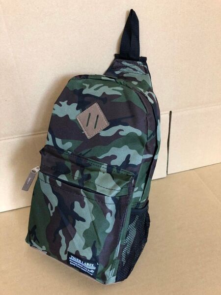 新品未使用 送料込み メンズ レディース キッズ 軽量ボディバッグ ワンショルダーバッグ 斜め掛けバッグ 散歩バッグ グリーン迷彩