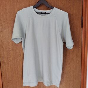 ユニクロ Tシャツ ライムグリーン