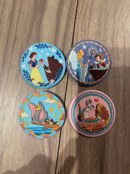 ディズニー 刺繍缶バッジ4個セット