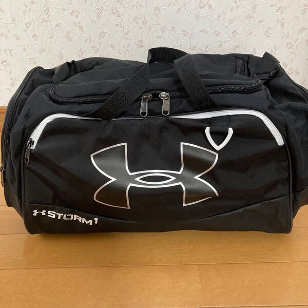 UNDERARMOURアンダーアーマー黒ボストンバック修学旅行肩掛け手提げ多収納