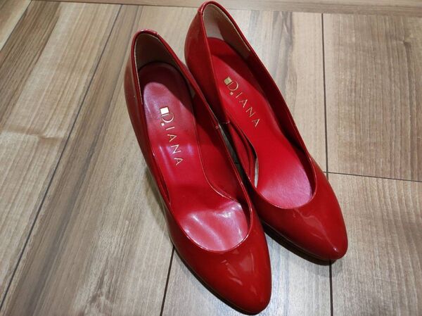 【美品】DIANA パンプス レッド エナメル 24cm