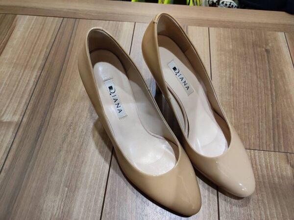 【美品】DIANA パンプス ベージュ 24cm