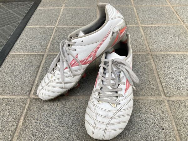中古品 23.5cm ミズノ モナルシーダ ネオ 3 プロ PRO サッカースパイク ホワイト 白 赤 サッカー用